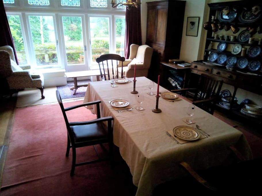 Tranquil Getaway Near Brecon Beacons Apartment Llandovery Exterior photo